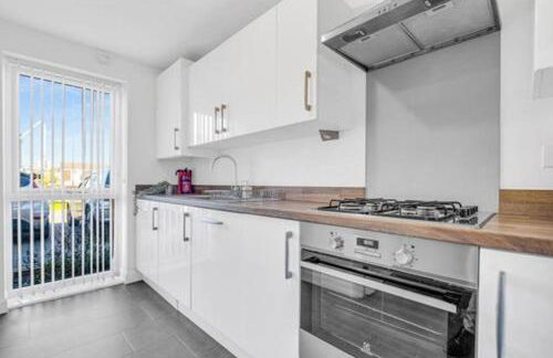 City Centre 3 Bedroom House Sleep upto 9 Guests with Garden and Parking - Foto 62