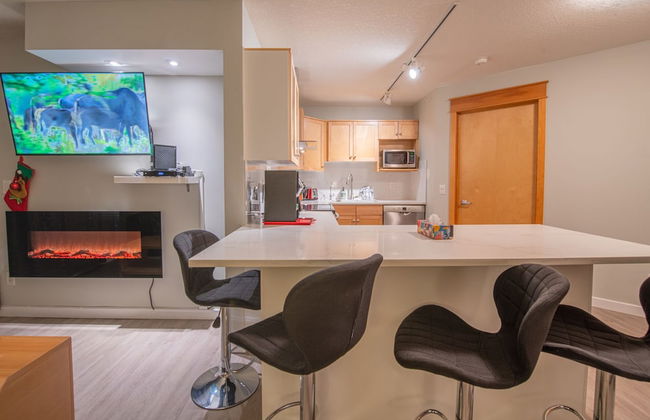 Mountain View 2 Bedroom Condo-Top Floor - Photo 4