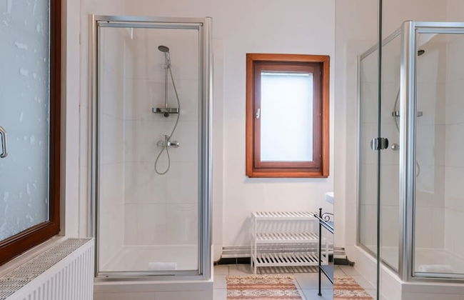 Charming Mansion in Vibrant Antwerp - Photo 35