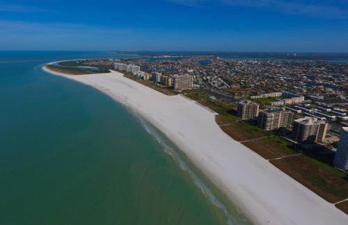 5* 3 BR 3 BA Home 4 min walk to beach & JW Marriott w/heated pool - Foto 37