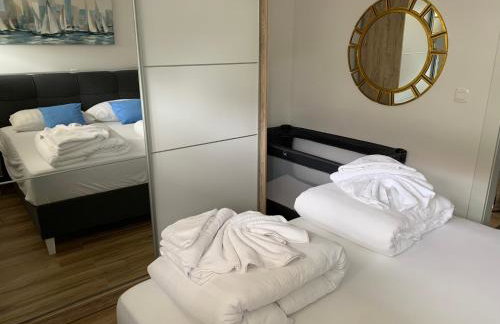 VILLA SOLIS LACUS modernes Apartment - privater beheizbarer Pool- Klimaanlage - private Parkplätze - Foto 26