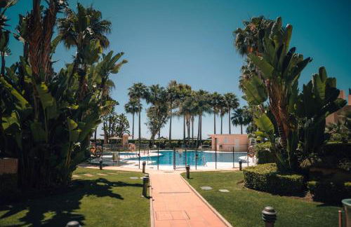 Luxury 3 Bedrooms, Private Heated Pool - EHHouse - Photo 41