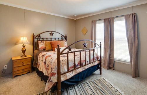 Steps to WES Arena Pet-Friendly Cabin with Deck! - Photo 15