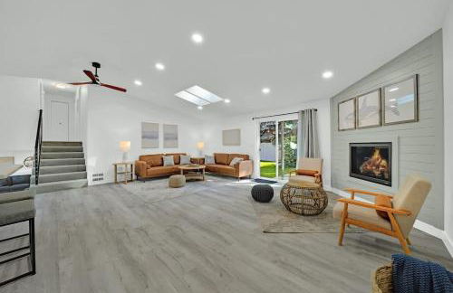 HUGE Modern Family Home- Modern, Fully Stocked, Weekly Savings - Foto 3