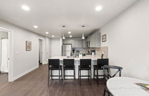 Spacious, King Bed, w Pool Table & Brunch Below! 303 - Foto 1