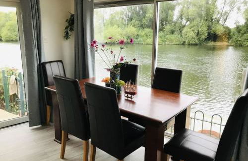 RIVER RETREAT- near Holloway U, Thorpe Park and Heathrow airport - Foto 48