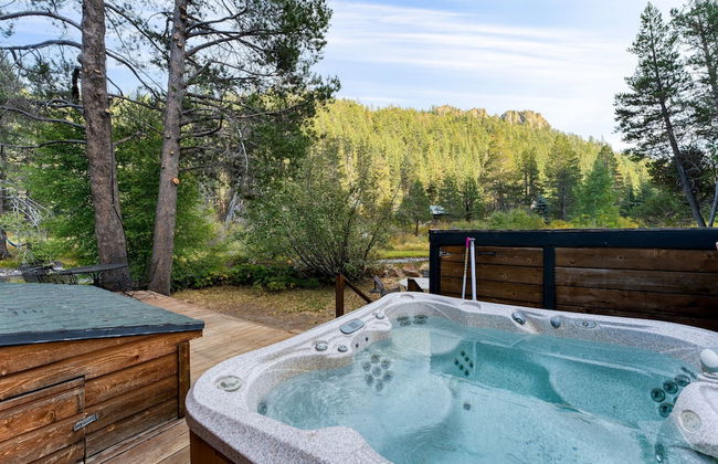 Riversong Lodge by Avantstay Sauna Hot Tub On The Truckee River - Photo 2