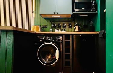 The Green Room - Photo 16