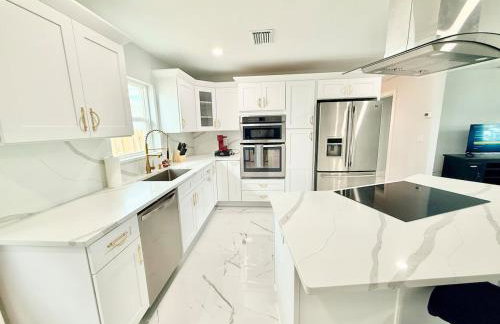 Luxurious 3 bedrooms 2 bath Ultimate Beach Life! 5 min walk to beach! - Foto 16