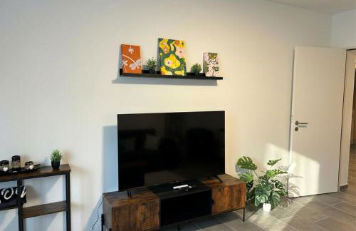 Spacious Apartment with Balcony - nearby Schlosspark - APOLONIAliving - Foto 25