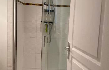 Ground Floor - Hauseman Building close to Thermes - Foto 6