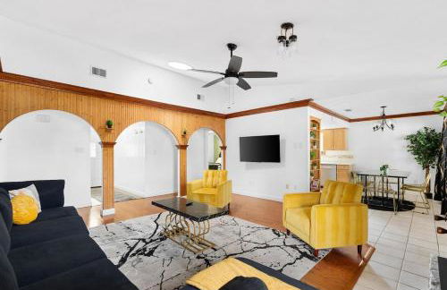 Serene Family Retreat King Beds Pool Hot Tub and Games - Photo 21