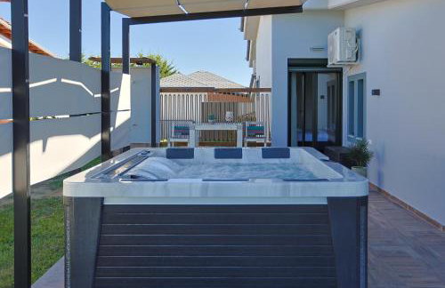 MaVitaPlace Villa Familia, Jacuzzi-Whirlpool, Katerini - Foto 2