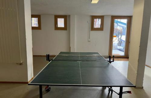 Luxury 9-Bed Apartment Steps from Ski Slopes with Parking & Ski Box - Photo 29