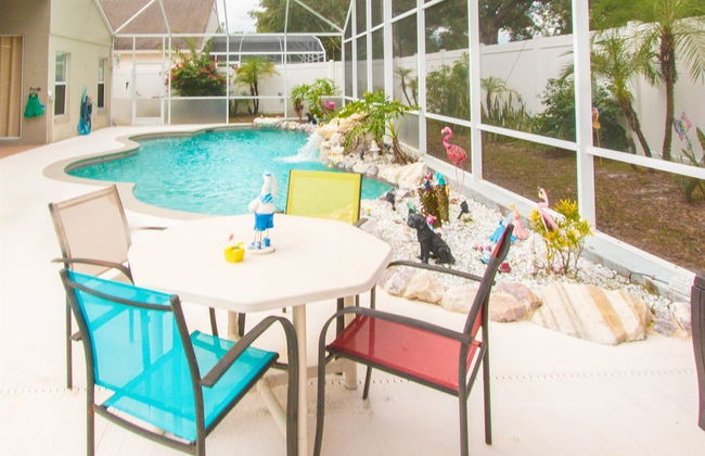 3 Bedroom Home With Private Screened Pool With Rock Waterfall Feature and Gameroom by Florida Dream Homes - Foto 34