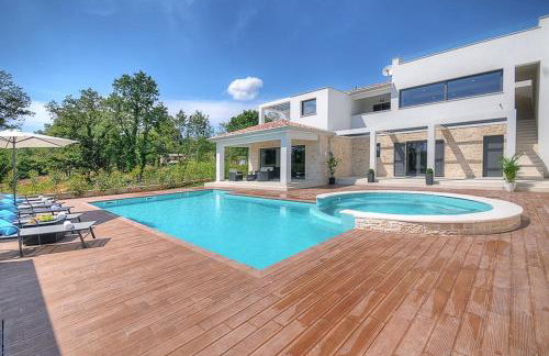 Villa Onyx for 12 people near Porec with 65 private pool and jacuzzi - Photo 9