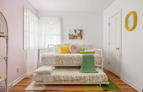 Indy Palm Pad with Patio & Tiki Bar-Mid-Century Charmer-Family Friendly - Photo 33