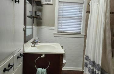 Large Cozy House Near NexusPark Air Hockey - Foto 24