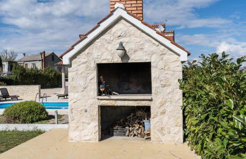 Holiday House Paula sa privatnim grijanim bazenom na mirnoj lokacija blizu mora - Foto 61