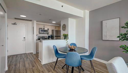 Coconut Grove 1 bedroom condo parking included - Foto 5