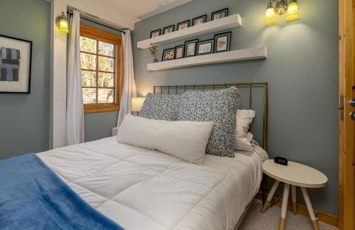 Luxury Lake House w Dock & Game Room - Photo 47