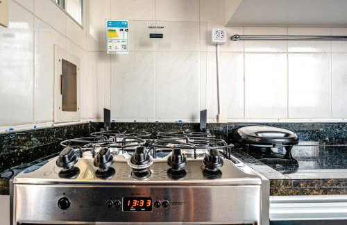 APARTAMENTO, ATÉ 4 PESSOAS,20 Metros da PRAIA do SONHO, PÉ NA AREIA,100 MB WI-FI - Foto 23