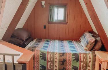 Edgewater Escape, Hocking Hills, Hot Tub, Pond - Photo 6