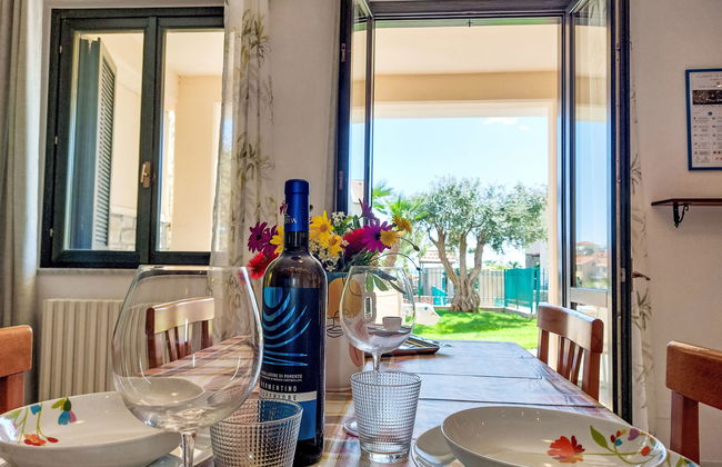 3 bedroom Apartment in Cipressa with swimming pool and garden - Photo 12