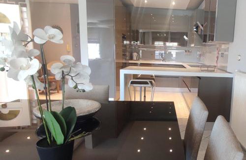 Avenue Luxury Home - Photo 1