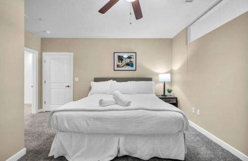 Luxury High-Rise • 18th Floor Condo • Parking 15 - Foto $