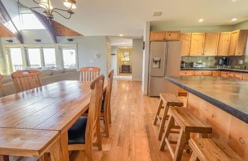 Luxury Stunning Mountaintop Home with Hot Tub and Lake Views - Foto 7