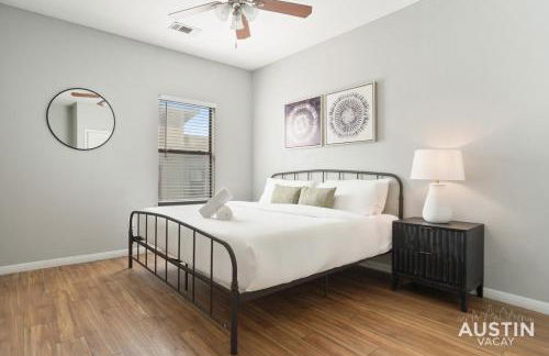 King Beds and Memory Foam Sleeper in Vibrant ATX Apt - Foto 19
