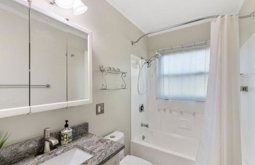 Charming entire ranch home with free parking - Foto 9