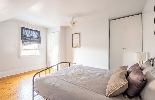 Cozy Houses in Downtown Toronto by GLOBALSTAY - Photo 14