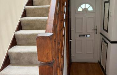 Entire 2 Bed House in London Area - Parking - Sleeps 5 - Foto 3