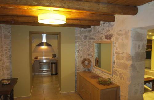 Attractive Greek House with Private Pool near Sea & City Center - Photo 40