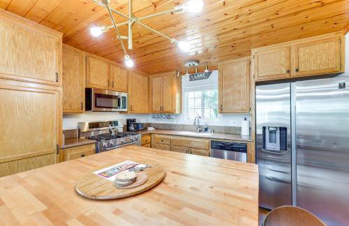 Remodeled Crestline Retreat Walk to Lake Gregory! - Foto 8