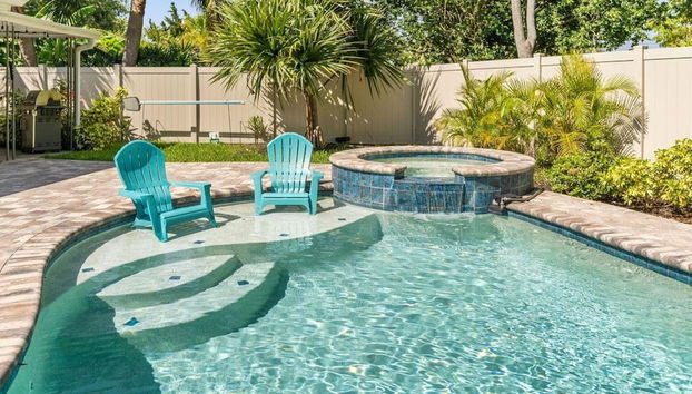 Home with Pool & Hot Tub Close to Beach - Foto 2, Zimmer