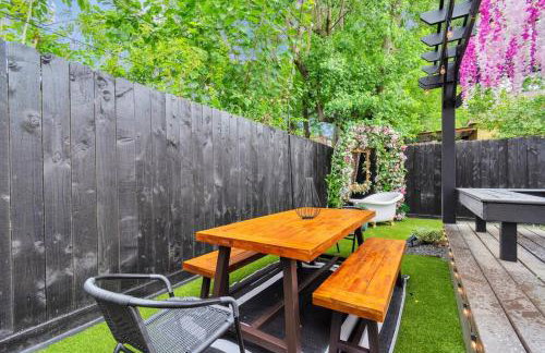 Houston's Downtown Bloom House - Spacious Floral Escape for Groups - Foto 62