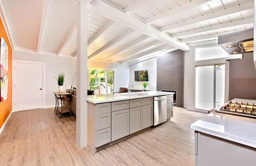 Shores Perfection - Spa, AC, Pet Friendly, Parking, Fire Pit & Massive Private Yard! - Foto 11