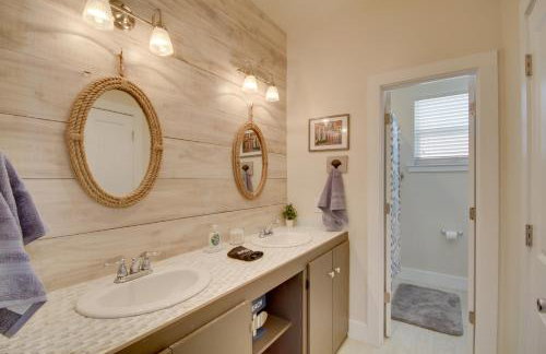 Sunny Waveland Home Rental with Pool Walk to Beach! - Foto 17