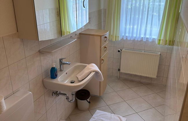 Coastal Comfort With Garden - Photo 9