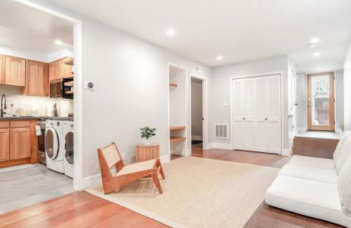 Charming Victorian Oasis with an Elegant and Spacious Haven - Foto 61