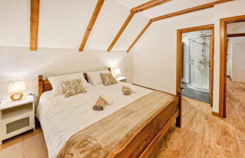 Lovely Home In Gospic With Wifi - Photo 18