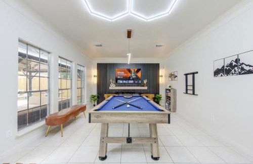 Amazing Getaway Home - 4 Bedrooms 2,5 Baths - West Houston, Katy, Richmond - Huge Pool, Mini-Golf, PingPong, Billards, BBQ, Katy Asian Town, Typhoon Waterpark, King Bed - Foto 2
