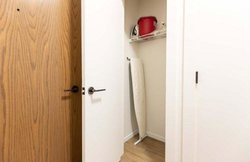 Entire Apt Downtown Seaport with Pool - Photo 24