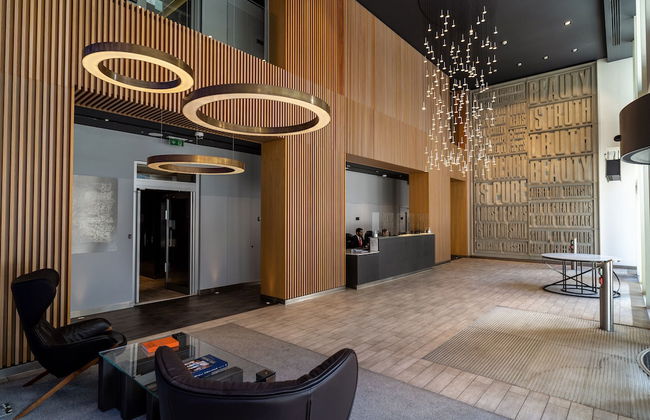 Luxury 2-bed Croydon Apartment Near Gatwick - Photo 2