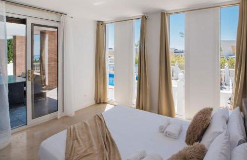 Dream beach-side villa with sea views & close to golf - Photo 43