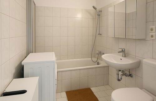 Ideal für Monteure. 3 Zimmer Apartment mit Küche, Waschmaschine, WiFi usw... . - Foto 2