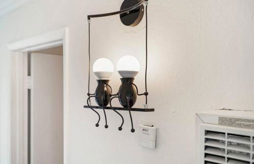 Charming 2BR Coastal Getaway in Pacifica - Photo 2